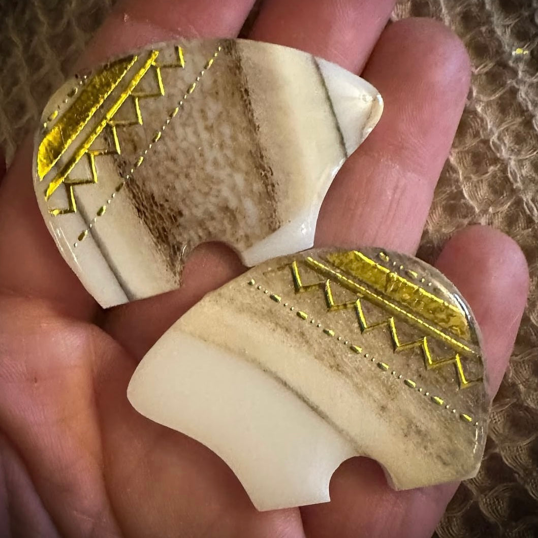 bear/seal/natural/V's - gold tattoo earrings